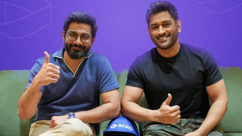 MS Dhoni joins team ACKO, Founder Varun Dua and Cricketer MS Dhoni showing thumbs. 
