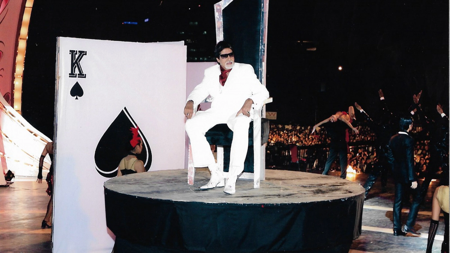 Amitabh Bachchan performed on the stage