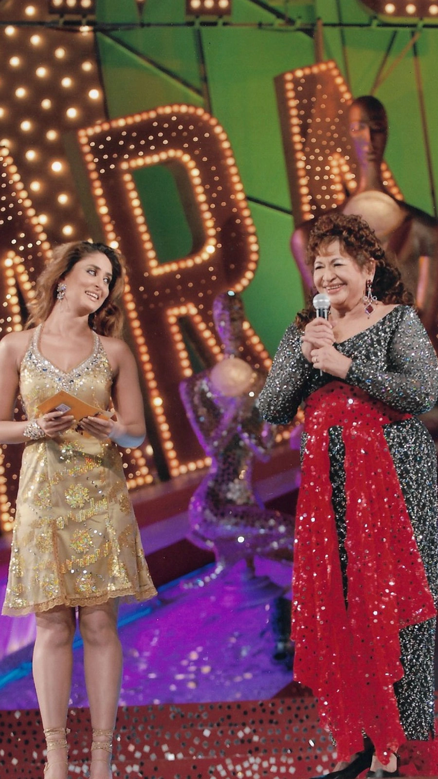 Kareena Kapoor and Helen performed at the 13th Star screen Awards